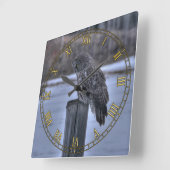 Sitzen großer grauer Eule und Ranch-Zaun-Post Quadratische Wanduhr (Winkel)