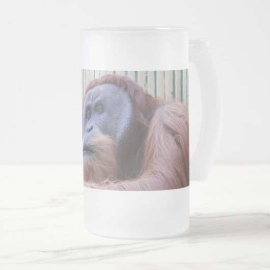 Sitzen Orang Utan Mattglas Bierglas (VorderseiteRechts)