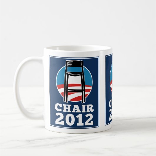 Sitzen Sie für PräsidentenTasse 2012 vor Kaffeetasse (Links)