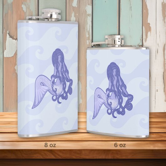 Sitzen von Mermaid Blue Flachmann