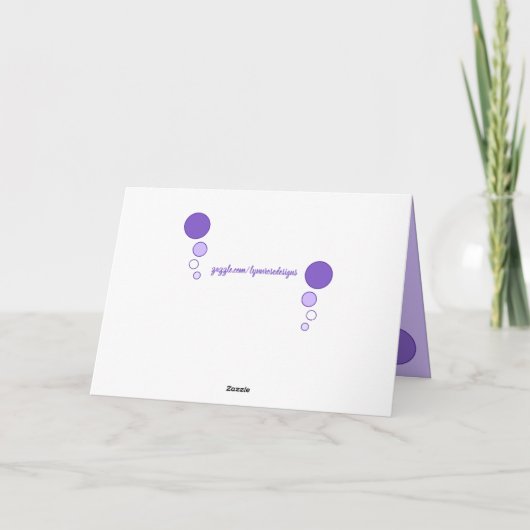 Sitzende lila Flieder des Fotos der Kalikokatze Karte (Rückseite)