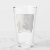 Sitzende Menschen verloren in Gedanken an den Tisc Glas (Rückseite)