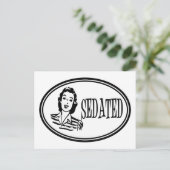 Sitzende Retro-Hausfrau Postkarte (Stehend Vorderseite)