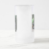 Sitzende Silverback-Gorilla-mattierte Tasse (Mittel)