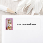 Sitzendes, rosa Rücksendetikett (Insitu)