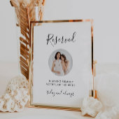 Sitzplatz im Zeichen des Love Memory, Minimalistis Sockelschild