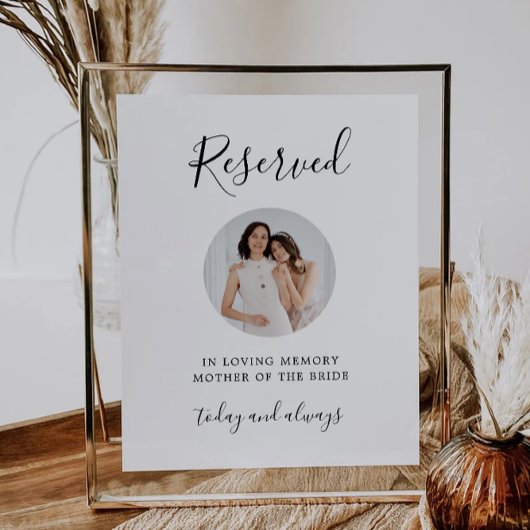 Sitzplatz im Zeichen des Love Memory, Minimalistis Sockelschild