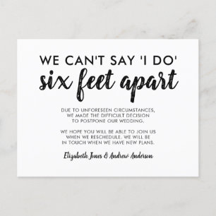 Six Feet Apart Aufgeschobene Hochzeit Änderung des Ankündigungspostkarte