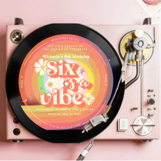 SIX ist ein Vibe Groovy Retro Sunshine Rainbow Dai Einladung