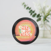 SIX ist ein Vibe Groovy Retro Sunshine Rainbow Dai Einladung (Stehend Vorderseite)