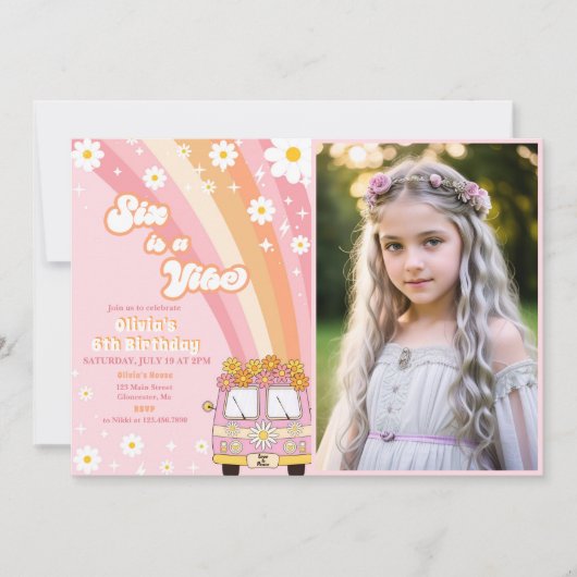 Six ist ein Vibe Retro Rainbow Groovy 6. Geburtsta Einladung (Vorderseite)