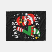 Six Seven 67 Meme 6 7 Elf Santa Weihnachts-Pyjama Fleecedecke (Vorderseite (Horizontal))