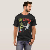 Six Seven 6 7 67 Meme Christmas Funny Xmas Santa T-Shirt (Vorne ganz)