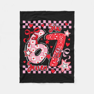Six Seven 6 7 Meme 67 Bogen Valentinstag Girlsteen Fleecedecke