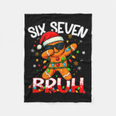 Six Seven 6 7 Meme Dabbing Gingerbread Man Christm Fleecedecke (Vorderseite)