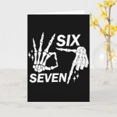 Six Seven 6 7 Meme Funny Skeleton Hands Sign Let's Karte (Gelbe Blume)