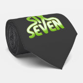 Six Seven 6 7 Meme - Grüne Gradient-Typografie Krawatte (Gerollt)