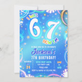 Six Seven 6 7 Neon Glow Groovy Space Boy Birthday Einladung (Vorderseite)