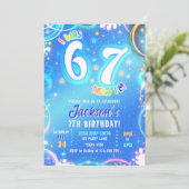 Six Seven 6 7 Neon Glow Groovy Space Boy Birthday Einladung (Stehend Vorderseite)