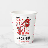 Six Seven Birthday Skeleton Hands Party Pappbecher (Vorderseite)