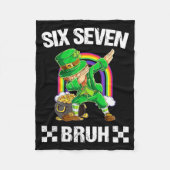 Six Seven Bruh Dabbing Leprechaun St Patricks Day  Fleecedecke (Vorderseite)
