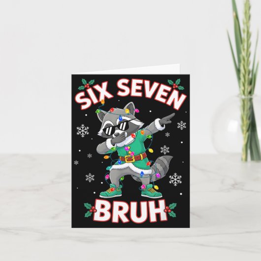 Six Seven Bruh Dabbing Raccoon Funny Christmas 6 7 Karte (Vorderseite)