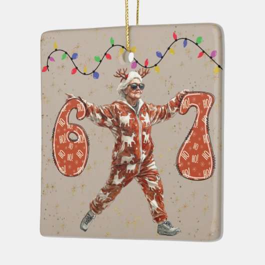 Six Seven Granny In Pajamas Christmas Keramikornament (Links)