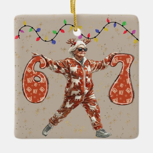 Six Seven Granny In Pajamas Christmas Keramikornament (Vorderseite)