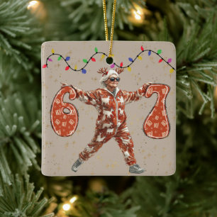 Six Seven Oma in Pyjamas Weihnachten Keramikornament