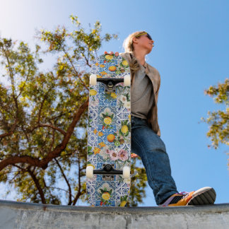 sizilianische Fliesen mit Blumen und Zitrone Skateboard