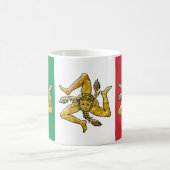 Sizilianisches Trinacria auf italienischer Flagge Kaffeetasse (Mittel)