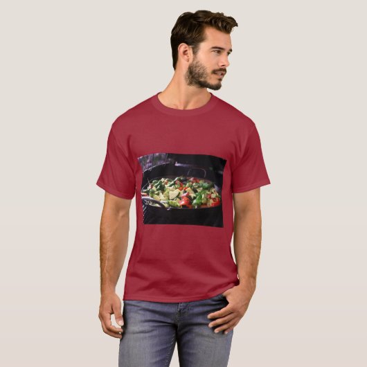 Sizzling Veggie Pan Print Tee (Vorne ganz)