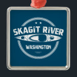 Skagit River Washington Kayaking Ornament Aus Metall<br><div class="desc">Der Landschaftliche Fluss und die Wilde Skagit schlängeln sich steil hinab,  durch bewaldete Hügel und weite,  offene Täler,  die schließlich Puget Sound erreichen. Die Flüsse des Skagit-Systems (Skagit,  Sauk,  Suiattle und Cascade) fließen durch wilde Wüsten,  Wälder,  ländliche Gemeinden</div>