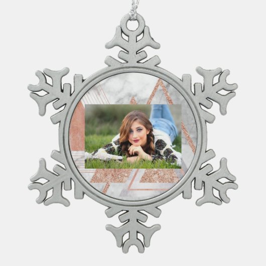 Skandinavier Chic-Rose, geometrischer weißer Marmo Schneeflocken Zinn-Ornament (Vorderseite)