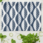 skandinavische Blätter, Navy Blue und White Geschirrtuch (Gefaltet)