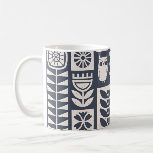 Skandinavische Flora: Weiß, blau, Minimalistisch. Kaffeetasse (Links)