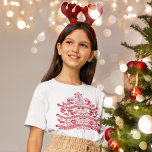 Skandinavische Folk Kunst Nordic Christmas Tree T-Shirt<br><div class="desc">Liebe Sie das traditionelle skandinavische Weihnachtsambiente im Volkskunststil? Es ist ein skurriler, charmanter Stil, der so gemütlich aussieht! Dieser kleine Weihnachtsbaum fügt sicher genau die richtige Touch zu Ihrem Urlaub hinzu. Liebe Sie das traditionelle skandinavische Weihnachtsambiente im Volkskunststil? Es ist ein skurriler, charmanter Stil, der so gemütlich aussieht! Dieser kleine...</div>