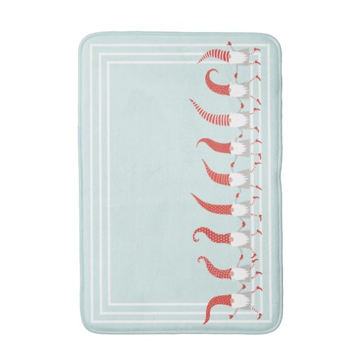 skandinavische Gnomes Whimsischer Weihnachtsfeiert Badematte (Vorderseite Vertikal)