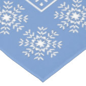 Skandinavische hellblaue und weiße Schneeflocke Tischdecke (Schrägansicht)