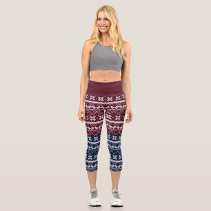 Skandinavische Ornamente auf blauen, bordeauxfarbe Capri Leggings