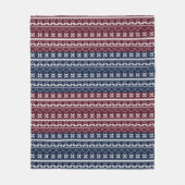 Skandinavische Ornamente auf blauen, bordeauxfarbe Fleecedecke (Vorderseite)