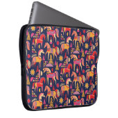 Skandinavische Pferde: Dekoratives Nahtloses Desig Laptopschutzhülle (Vorne Rechts)