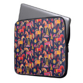 Skandinavische Pferde: Dekoratives Nahtloses Desig Laptopschutzhülle (Vorderseite Links)