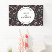 Skandinavische Sommer-Blume Dark Boho Hochzeit Banner (Insitu)