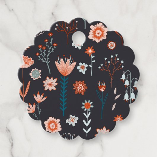 Skandinavische Sommer-Blume dunkel Geschenkanhänger (Vorderseite)