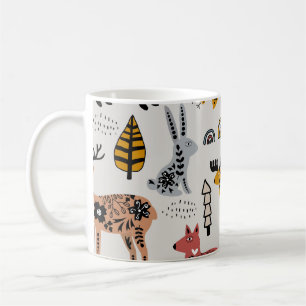 Skandinavische Tiere, florales, süßes Muster. Kaffeetasse