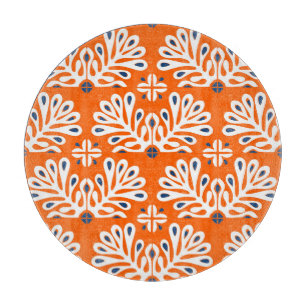 Skandinavische Tradition: Ethnisches Blumenmosaik. Schneidebrett
