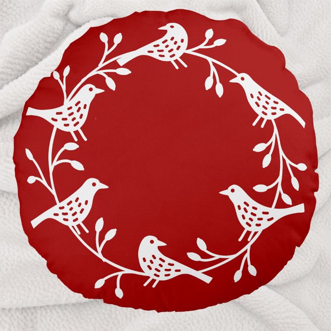 Skandinavische Vögel mit Rosehips-Kranz Rundes Kissen (Red and white Scandinavian bird wreath festive round pillow)