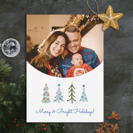 Skandinavische Weihnachtsbäume doodlen Feiertagskarte