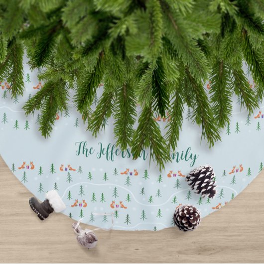 Skandinavische Weihnachtsfüchse im Schneewald Polyester Weihnachtsbaumdecke